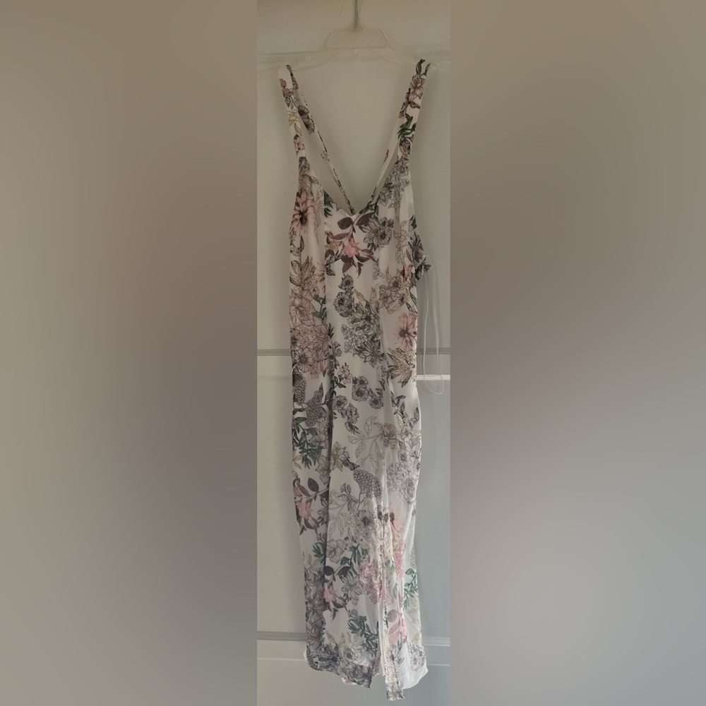 White Guess Dress with a flower pattern